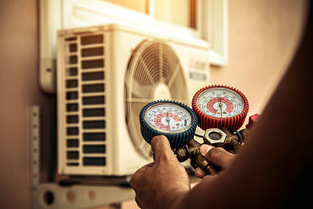 Professional Hvac technician working in Hampton, IL